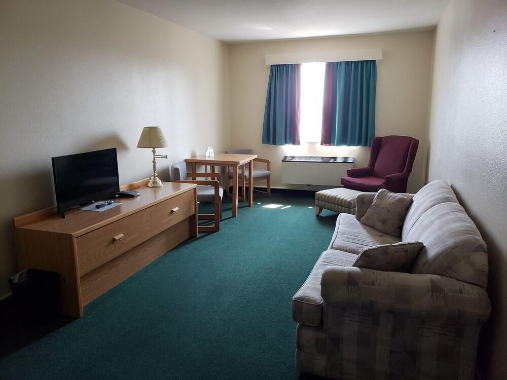 Super 8 By Wyndham Moose Jaw Sk Exterior foto