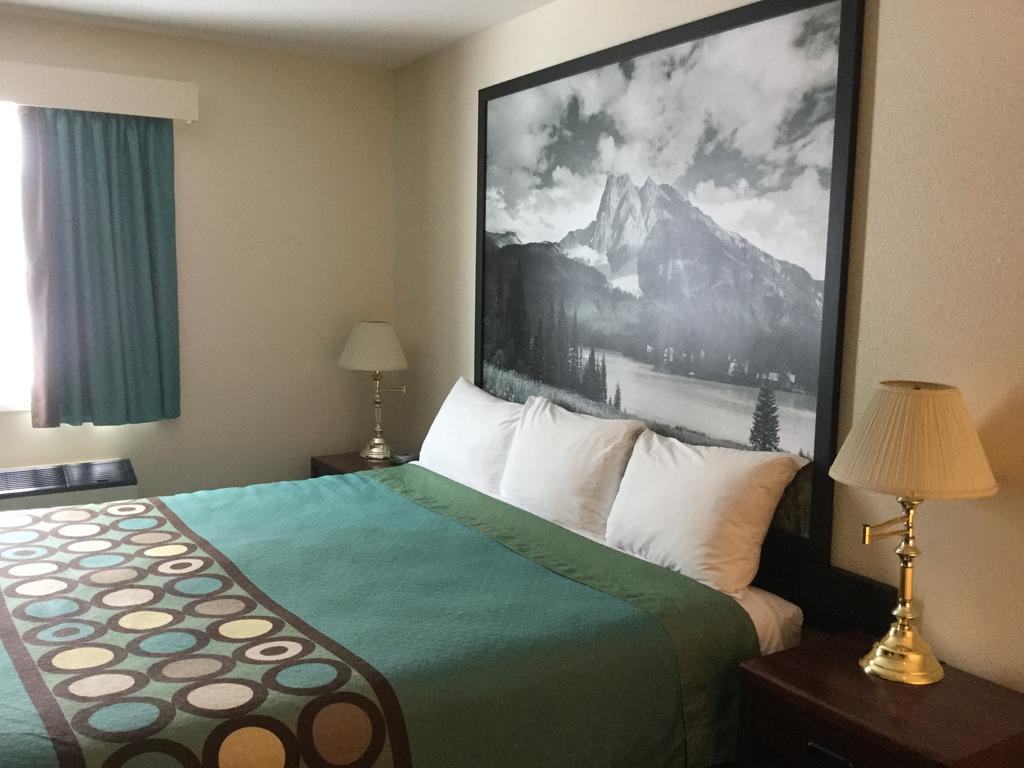 Super 8 By Wyndham Moose Jaw Sk Exterior foto