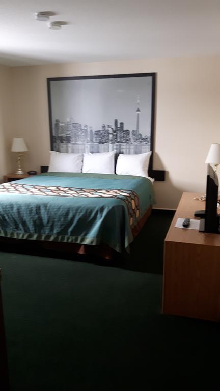 Super 8 By Wyndham Moose Jaw Sk Exterior foto