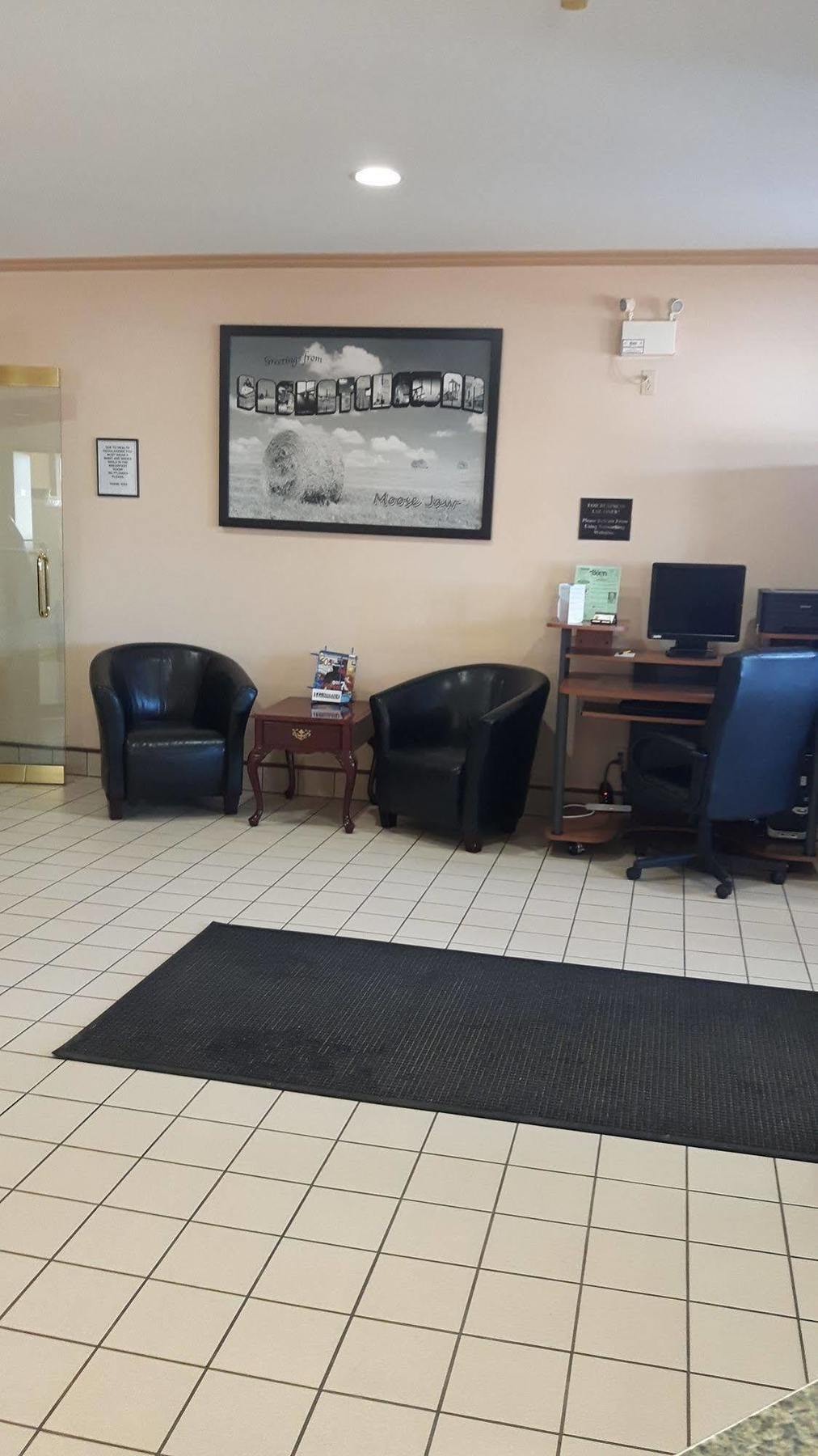 Super 8 By Wyndham Moose Jaw Sk Exterior foto