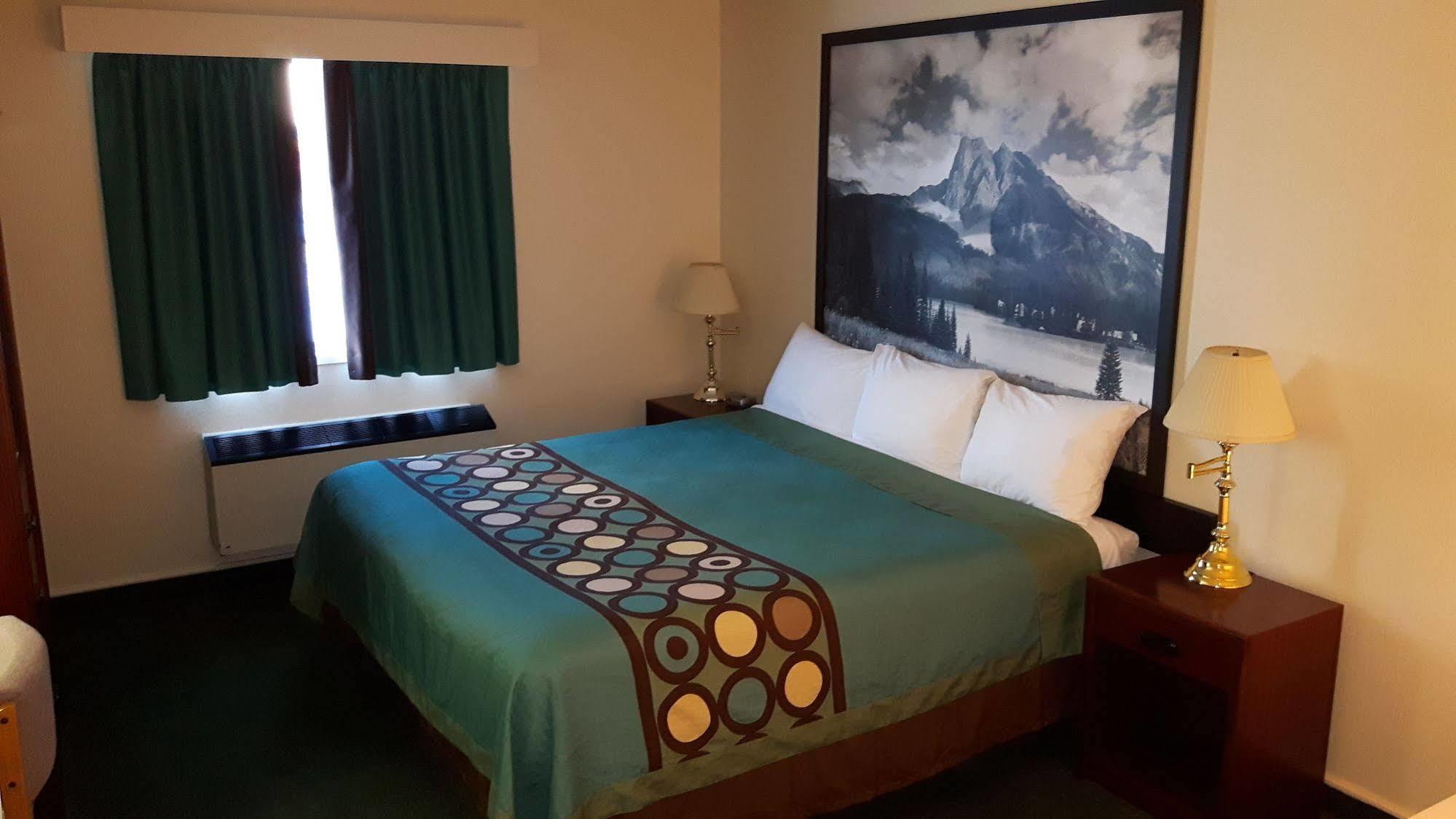Super 8 By Wyndham Moose Jaw Sk Exterior foto