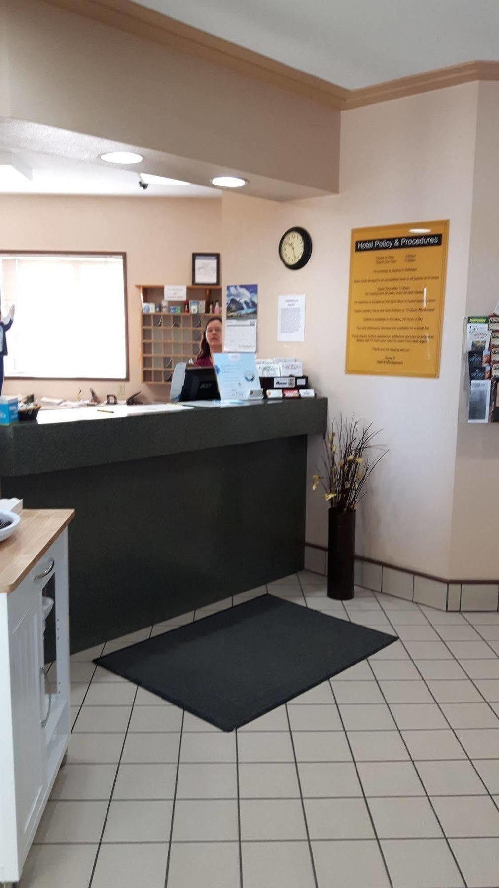 Super 8 By Wyndham Moose Jaw Sk Exterior foto