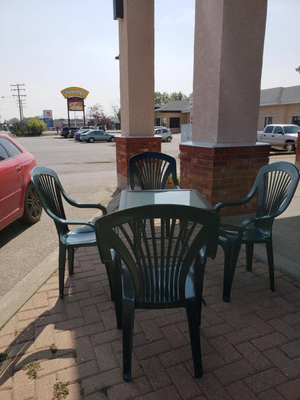 Super 8 By Wyndham Moose Jaw Sk Exterior foto