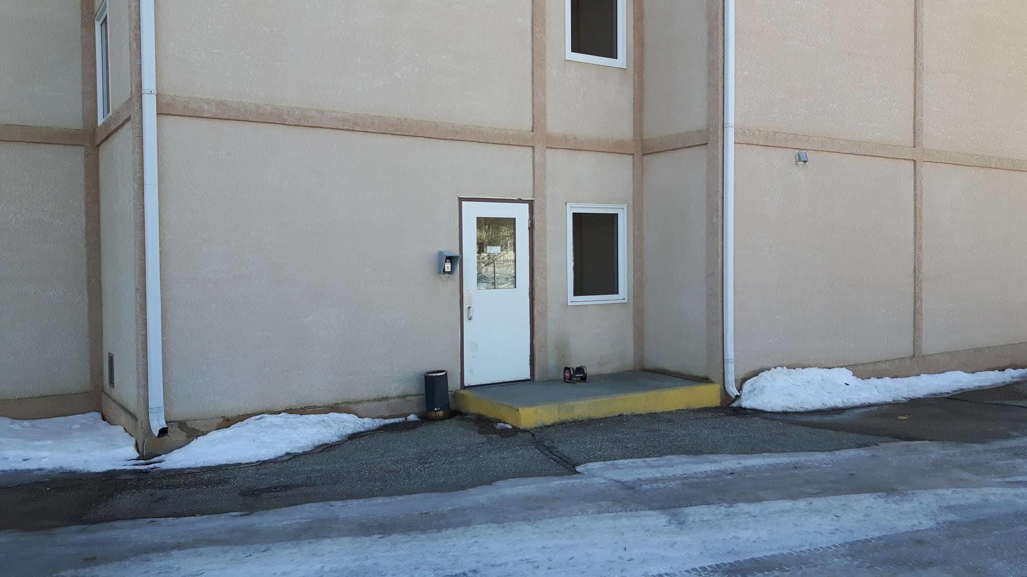 Super 8 By Wyndham Moose Jaw Sk Exterior foto